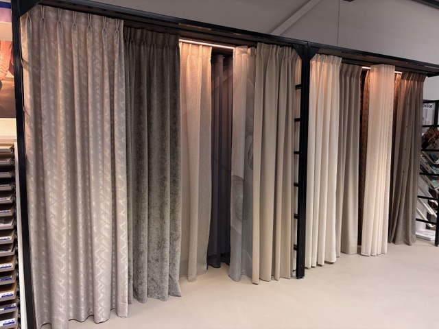 Neem contact op met Bacovloeren voor raamdecoratie